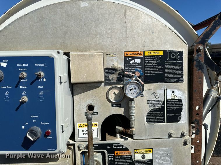 image for item DV0672 2012 Freightliner 114SD sewer jetter truck