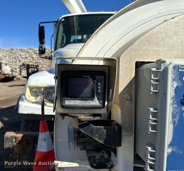 image for item DV0672 2012 Freightliner 114SD sewer jetter truck