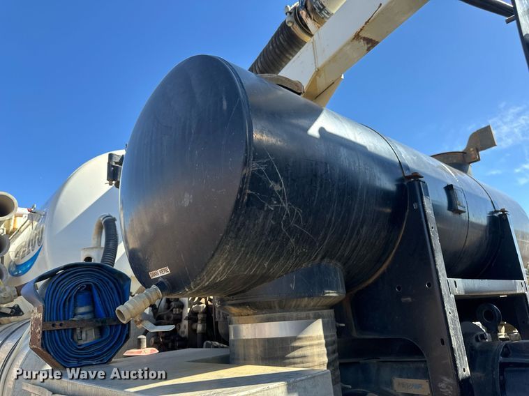 image for item DV0672 2012 Freightliner 114SD sewer jetter truck