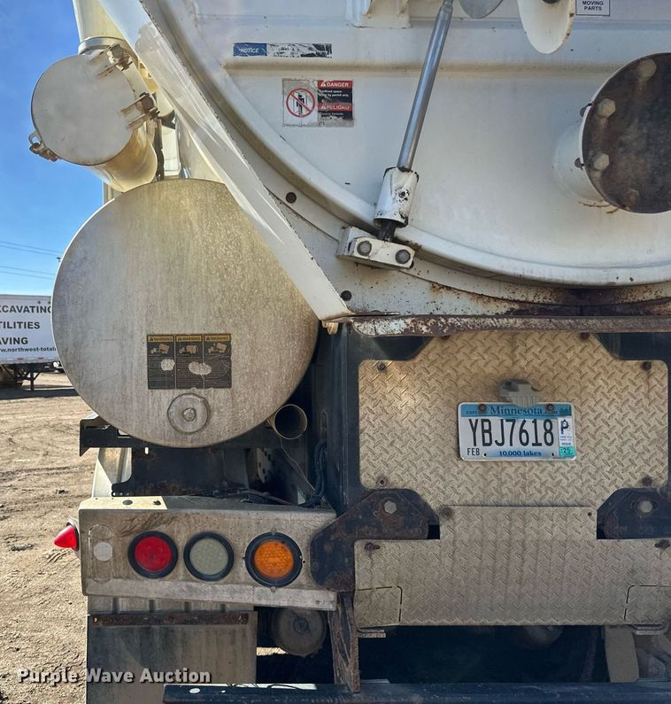 image for item DV0672 2012 Freightliner 114SD sewer jetter truck