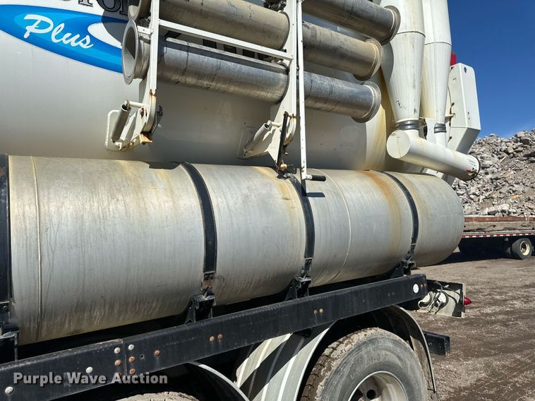 image for item DV0672 2012 Freightliner 114SD sewer jetter truck