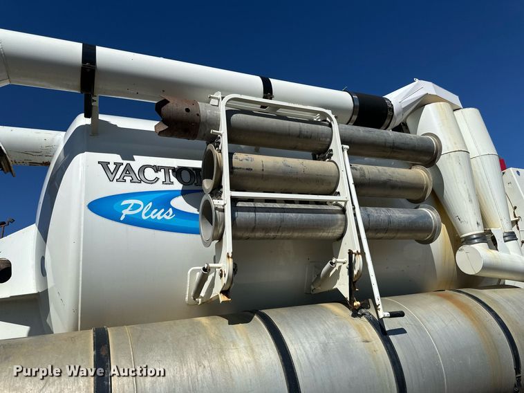 image for item DV0672 2012 Freightliner 114SD sewer jetter truck