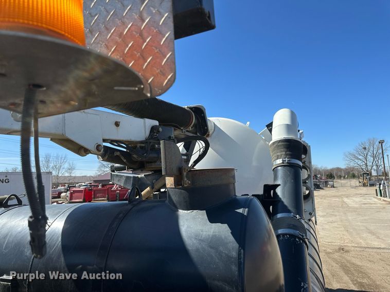 image for item DV0672 2012 Freightliner 114SD sewer jetter truck