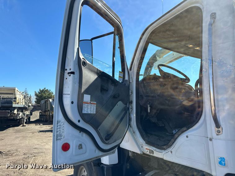 image for item DV0672 2012 Freightliner 114SD sewer jetter truck