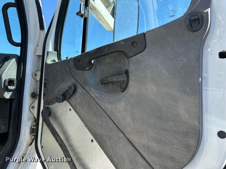 image for item DV0672 2012 Freightliner 114SD sewer jetter truck