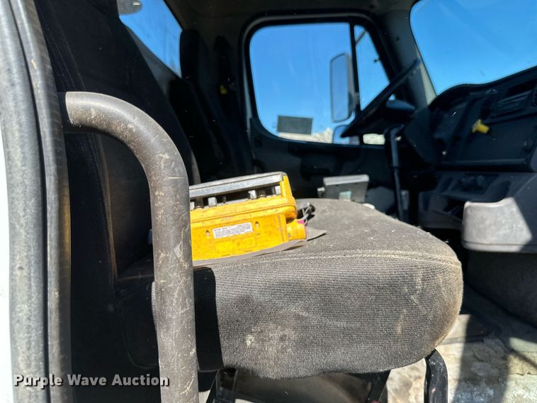 image for item DV0672 2012 Freightliner 114SD sewer jetter truck