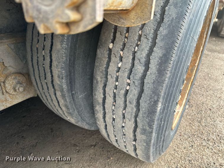 image for item DV0673 2012 Jet Company drop deck equipment trailer