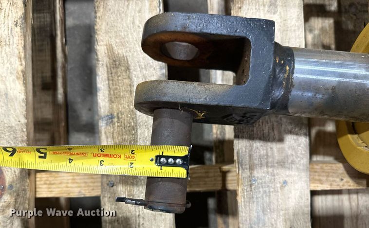 image for item DV0681 Caterpillar hydraulic cylinders