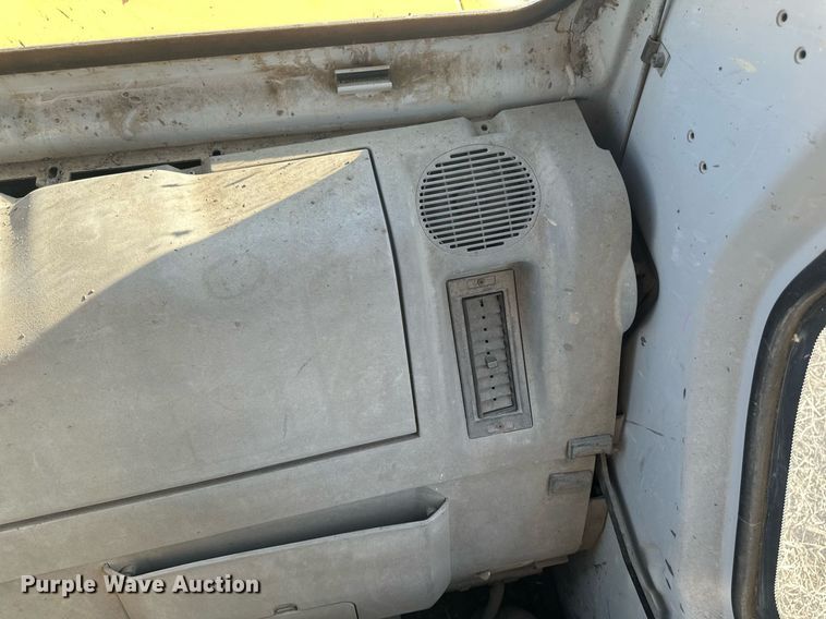 image for item DV0716 2000 Kobelco  SK210LC excavator