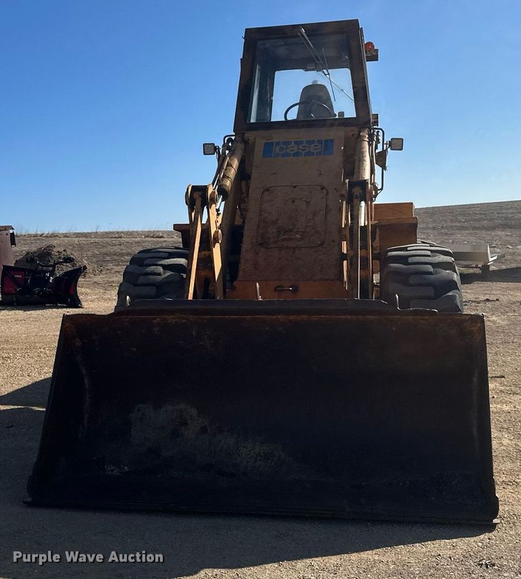image for item DV0717 1973 Case W24B wheel loader