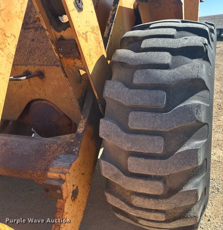 image for item DV0717 1973 Case W24B wheel loader