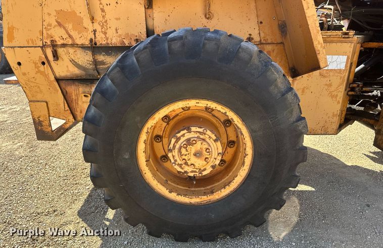 image for item DV0717 1973 Case W24B wheel loader