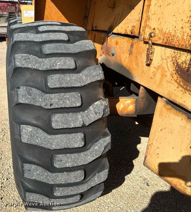 image for item DV0717 1973 Case W24B wheel loader