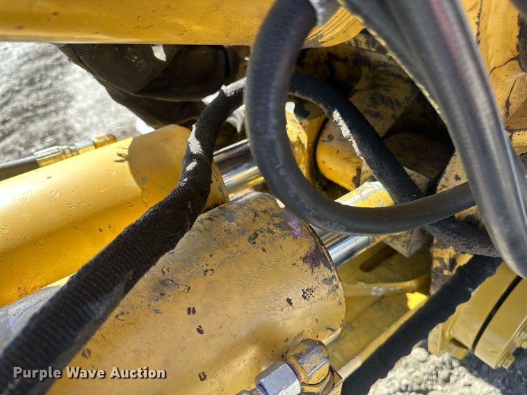 image for item DV0724 1998 Vermeer P185 Renegade cable plow