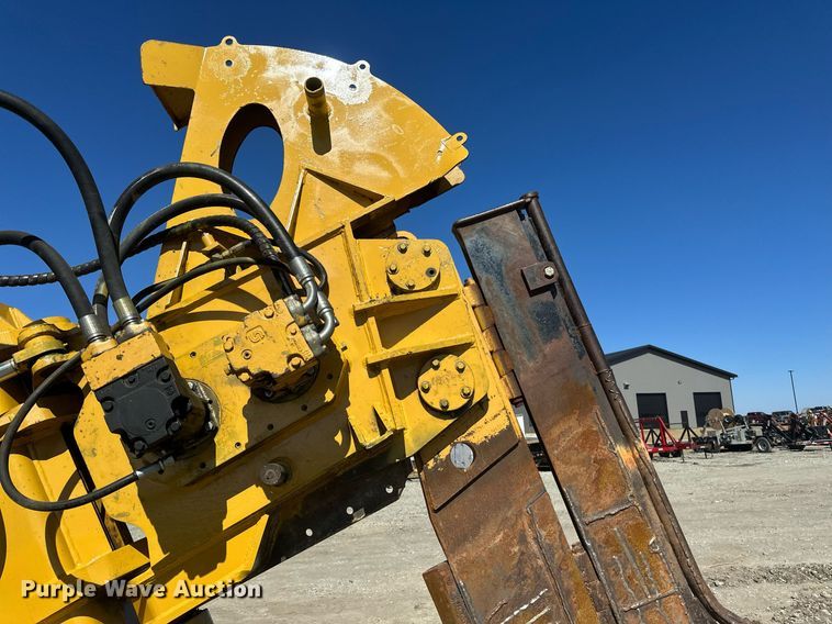 image for item DV0724 1998 Vermeer P185 Renegade cable plow