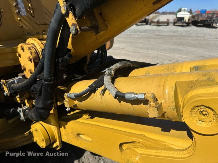 image for item DV0724 1998 Vermeer P185 Renegade cable plow