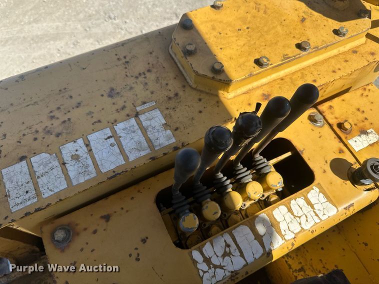 image for item DV0724 1998 Vermeer P185 Renegade cable plow