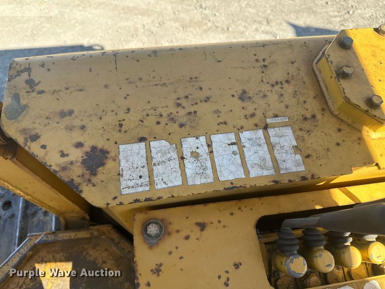 image for item DV0724 1998 Vermeer P185 Renegade cable plow