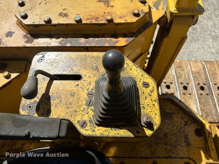 image for item DV0724 1998 Vermeer P185 Renegade cable plow