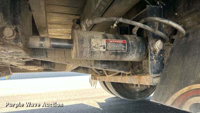 image for item DV0725 1992 Muv-All  4870FT drop deck hydraulic tail equipment trailer