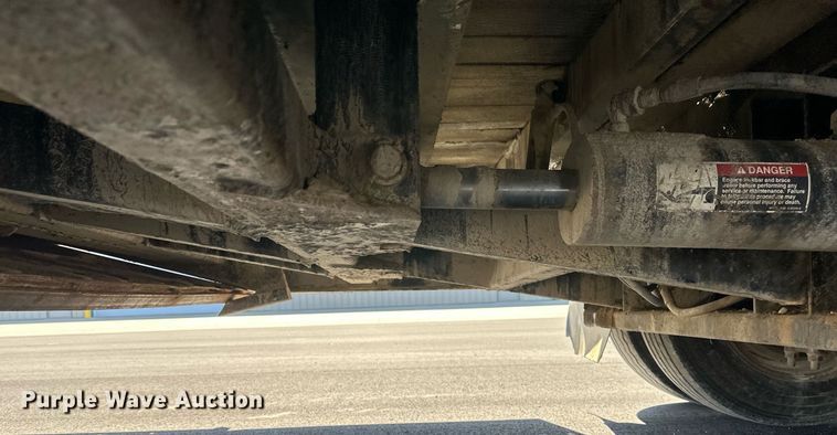 image for item DV0725 1992 Muv-All  4870FT drop deck hydraulic tail equipment trailer