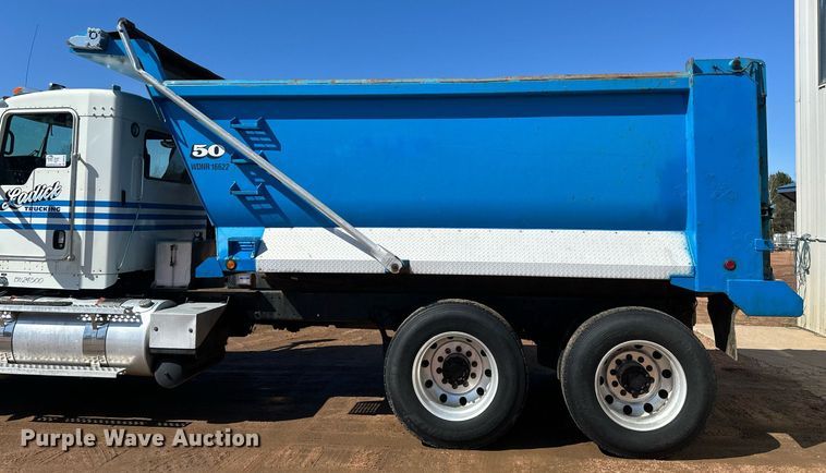 image for item DV0734 2009 Kenworth  T800 dump truck