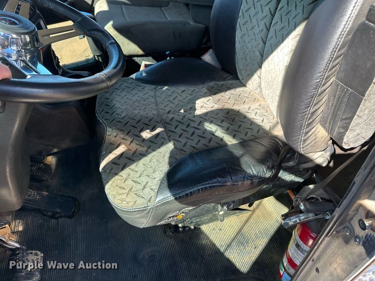 image for item DV0734 2009 Kenworth  T800 dump truck