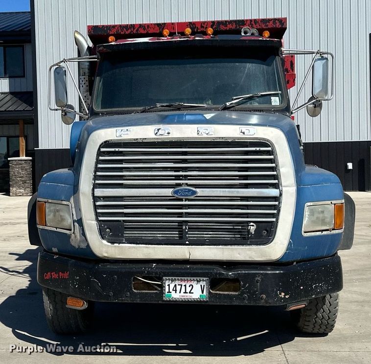 image for item DV0736 1991 Ford  L9000 dump truck