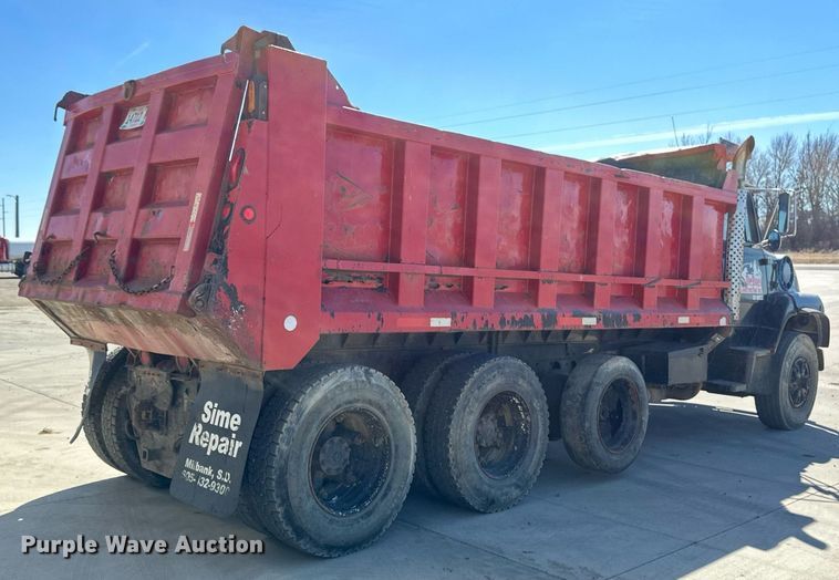image for item DV0736 1991 Ford  L9000 dump truck