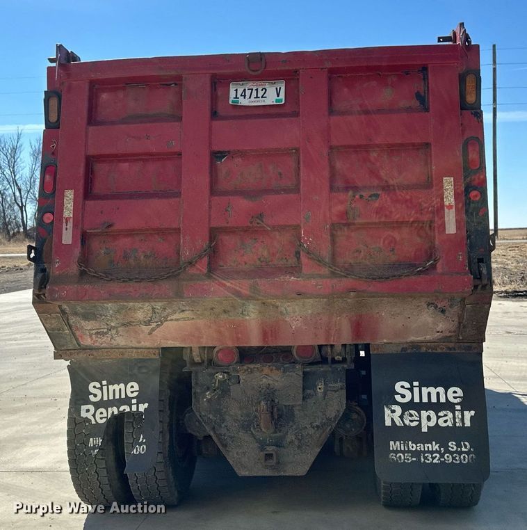 image for item DV0736 1991 Ford  L9000 dump truck