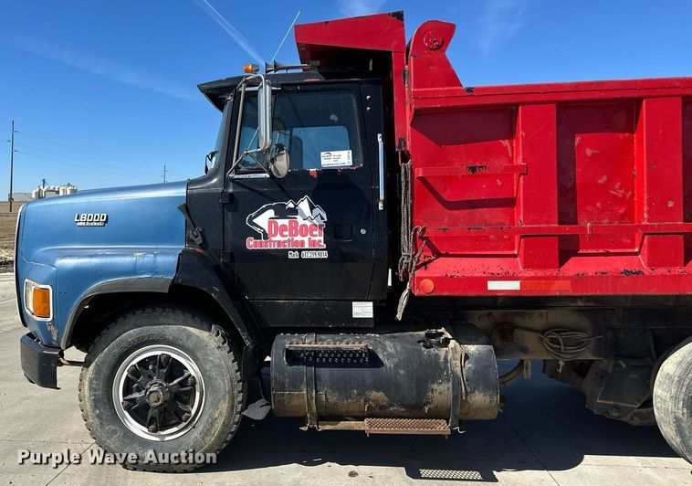 image for item DV0736 1991 Ford  L9000 dump truck