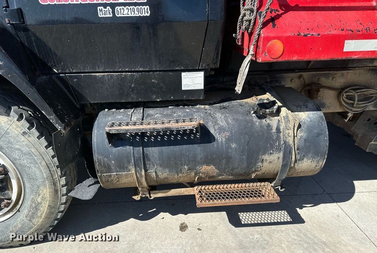 image for item DV0736 1991 Ford  L9000 dump truck