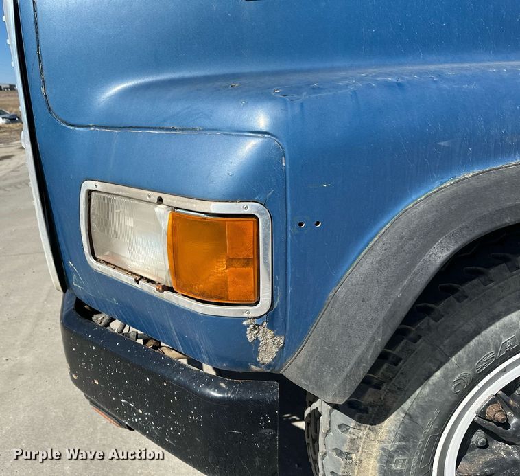 image for item DV0736 1991 Ford  L9000 dump truck