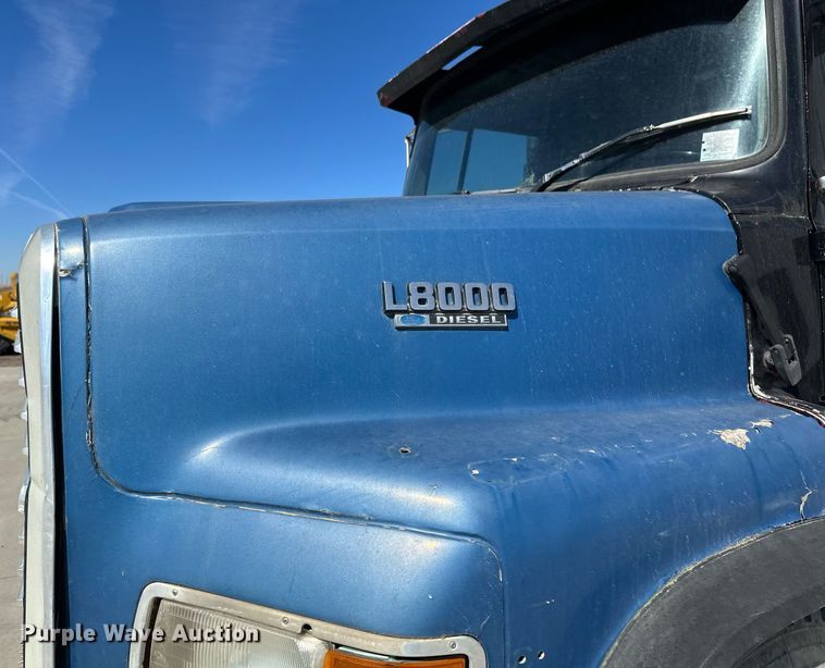 image for item DV0736 1991 Ford  L9000 dump truck