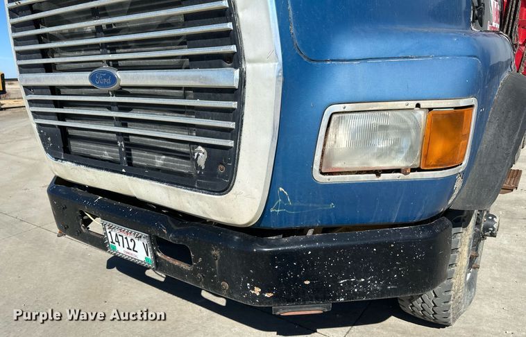 image for item DV0736 1991 Ford  L9000 dump truck