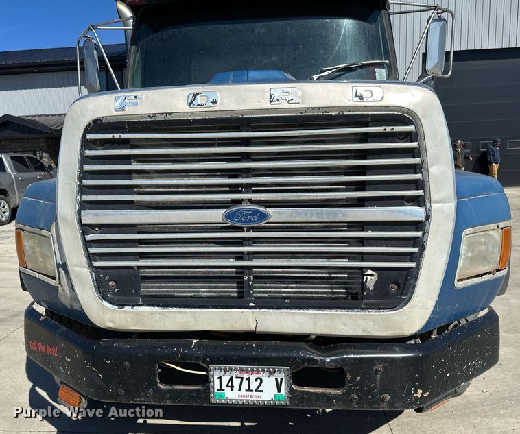 image for item DV0736 1991 Ford  L9000 dump truck