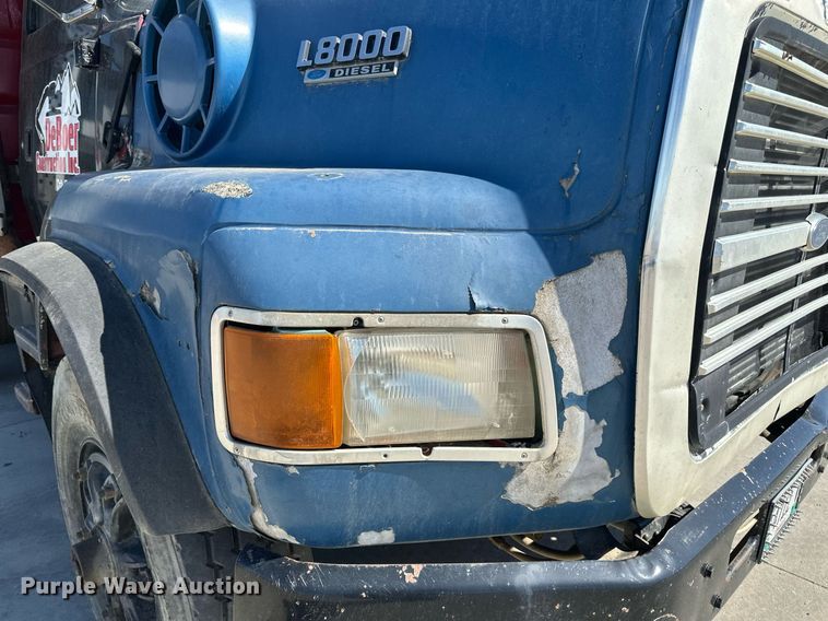 image for item DV0736 1991 Ford  L9000 dump truck