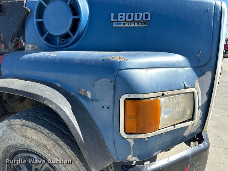 image for item DV0736 1991 Ford  L9000 dump truck