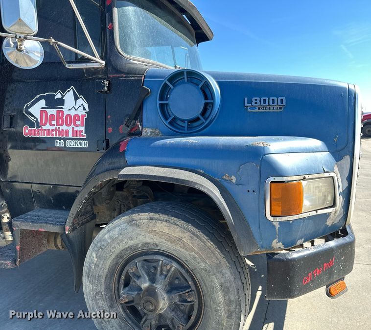 image for item DV0736 1991 Ford  L9000 dump truck