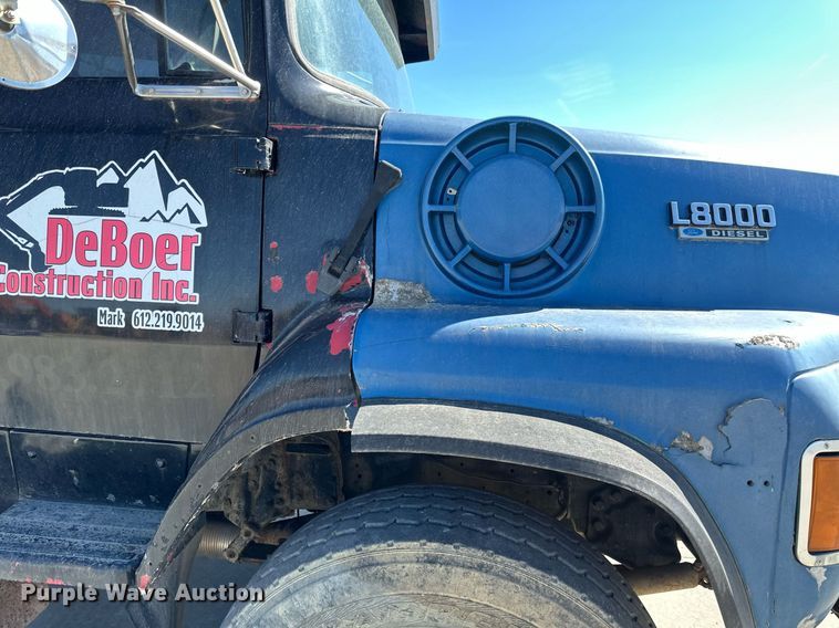 image for item DV0736 1991 Ford  L9000 dump truck