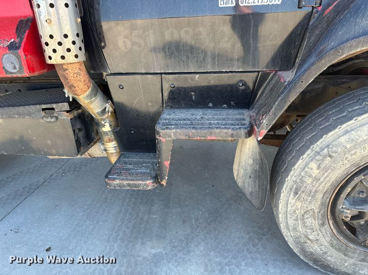 image for item DV0736 1991 Ford  L9000 dump truck