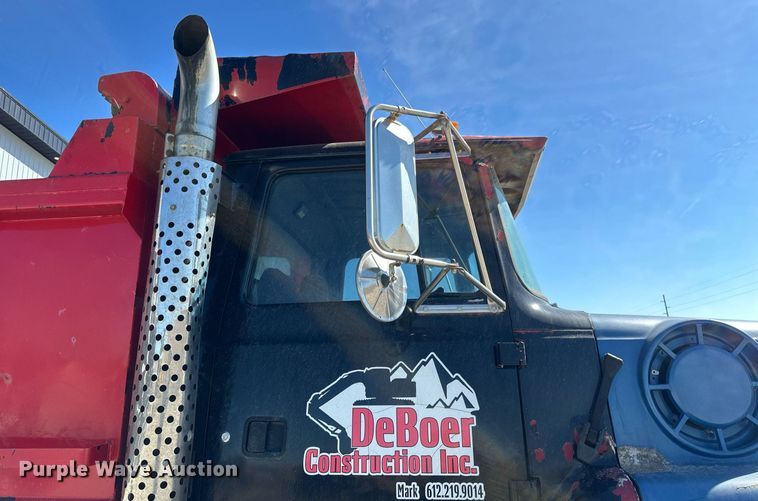 image for item DV0736 1991 Ford  L9000 dump truck