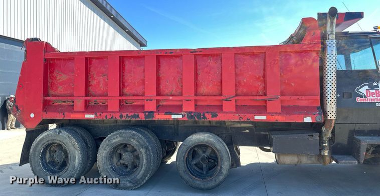 image for item DV0736 1991 Ford  L9000 dump truck