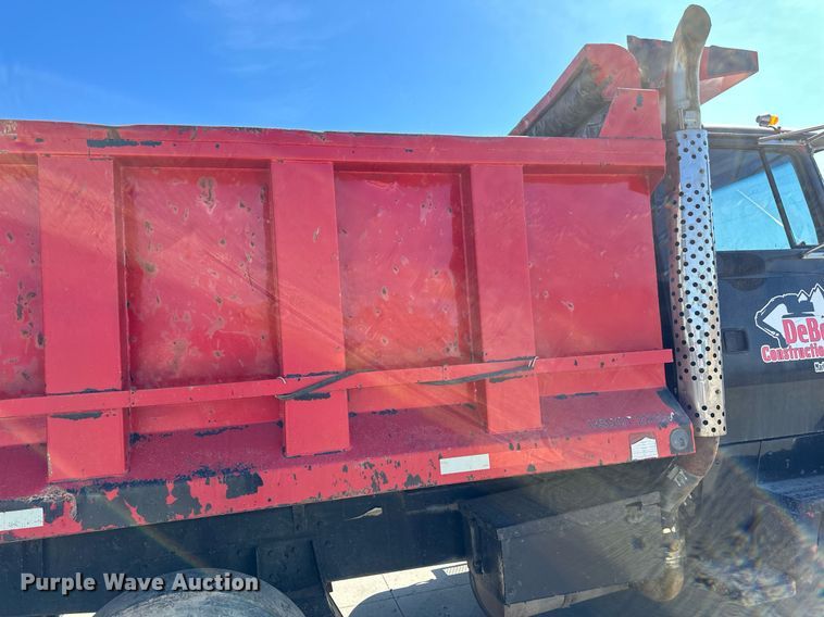 image for item DV0736 1991 Ford  L9000 dump truck