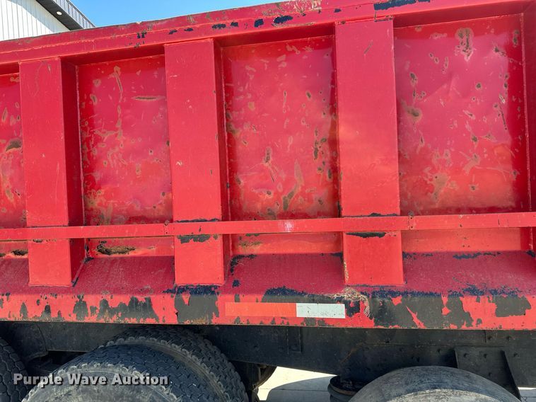 image for item DV0736 1991 Ford  L9000 dump truck