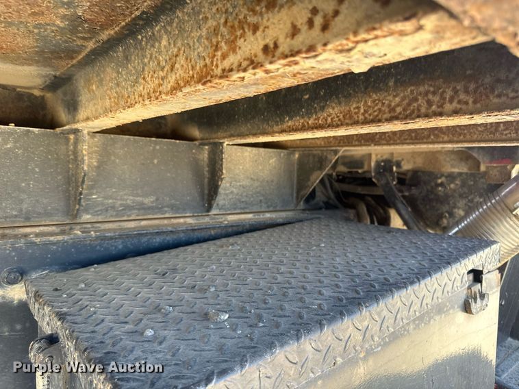 image for item DV0736 1991 Ford  L9000 dump truck