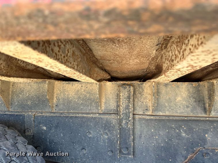 image for item DV0736 1991 Ford  L9000 dump truck