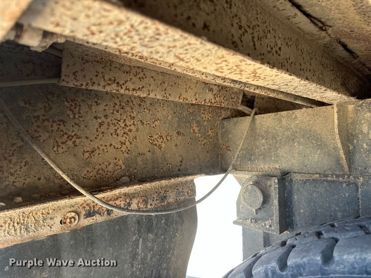 image for item DV0736 1991 Ford  L9000 dump truck