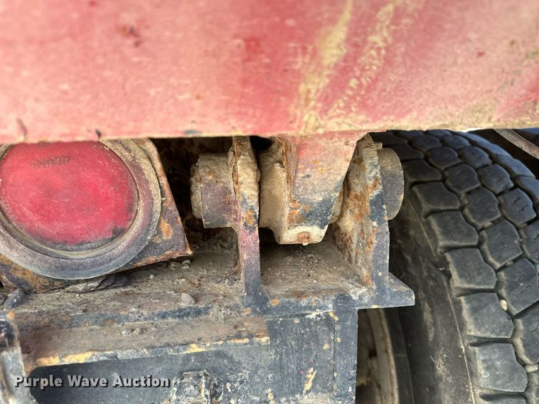 image for item DV0736 1991 Ford  L9000 dump truck