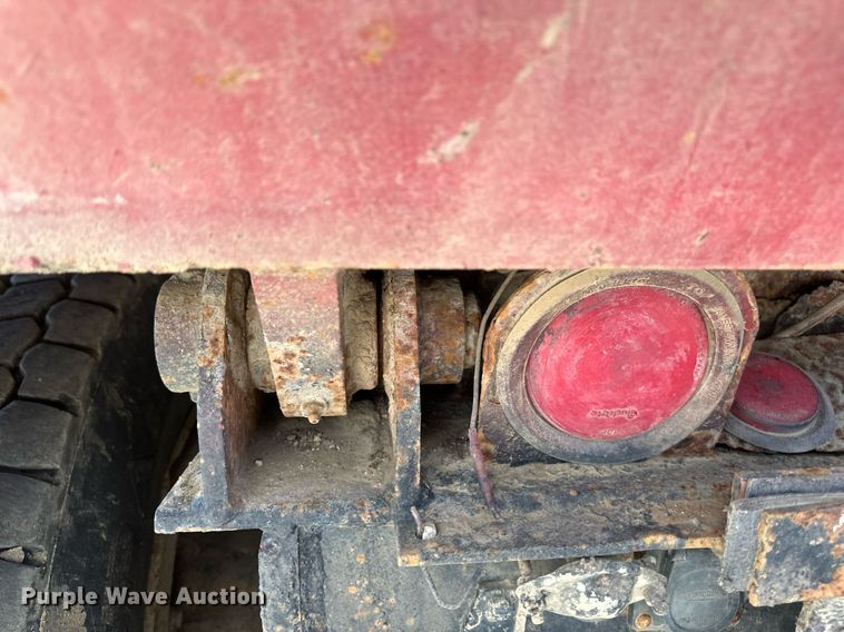 image for item DV0736 1991 Ford  L9000 dump truck